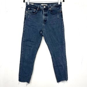 Levi's Wedgie Jeans Size 28 / 6 Dark Wash Button Fly Frayed‎ Hem W28